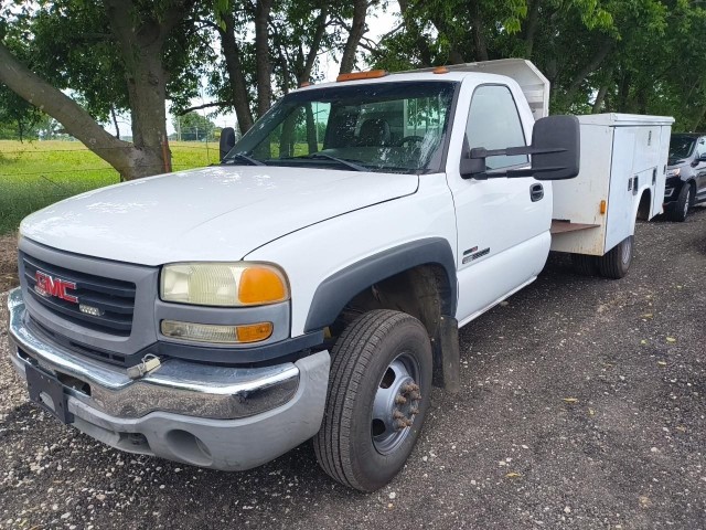 BUY GMC SIERRA 3500 2005 REG CAB 161.5